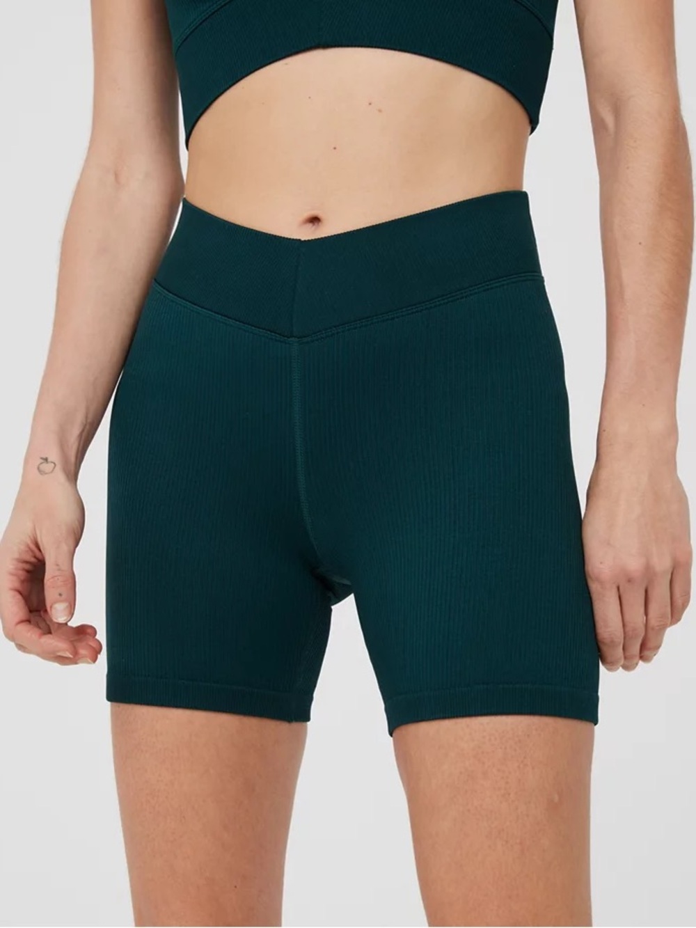 OFFLINE By Aerie Seamless V-Front
5" Bike Short